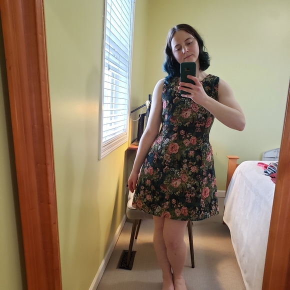 Pink Martini Vintage 60s Style Sleeveless Floral Tapestry Dress - Picture 2 of 14